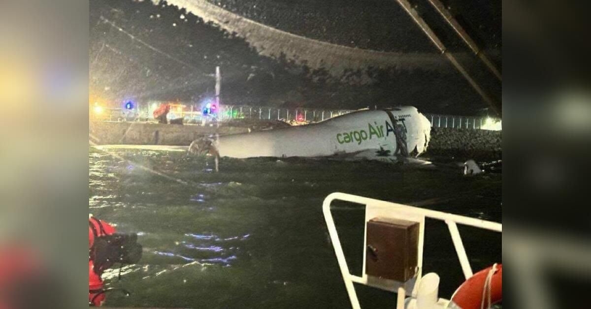 بەهۆی کەوتنەخوارەوەی فڕۆکەیەکی بارهەڵگری هۆنگ کۆنگ دوو کەس گیانیان لەدەستدا