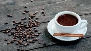 الكافيين الطبيعي أم الاصطناعي… أيهما أفضل للطاقة والعناصر الغذائية ومضادات الأكسدة؟