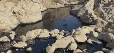 مخلفات نفطية وحمض بطاريات تهدد مصادر مياه الشرب في دوكان