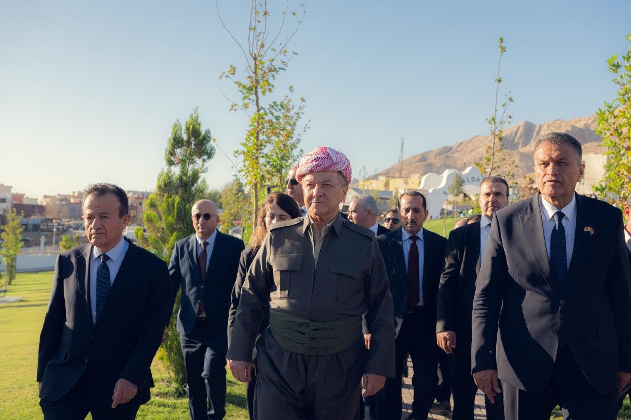 لە درێژەی سەردانەكەی بۆ شاری دهۆك سەرۆك مەسعود بارزانی سەردانی ناوشاری دهۆكی كرد.