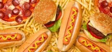 6 أطعمة عليك تجنبها قبل النوم