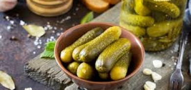 تناول المخللات قبل وجبة دسمة قد يمنع ارتفاع سكر الدم