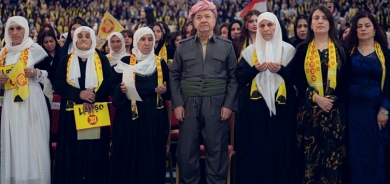 سەرۆك بارزانی لەگەڵ ژمارەیەکی زۆری (دایك و خانەوادەی شەهید و پێشمەرگە و ئافرەتە تێكۆشەرەكانی پارێزگای دهۆك) كۆبوەوە