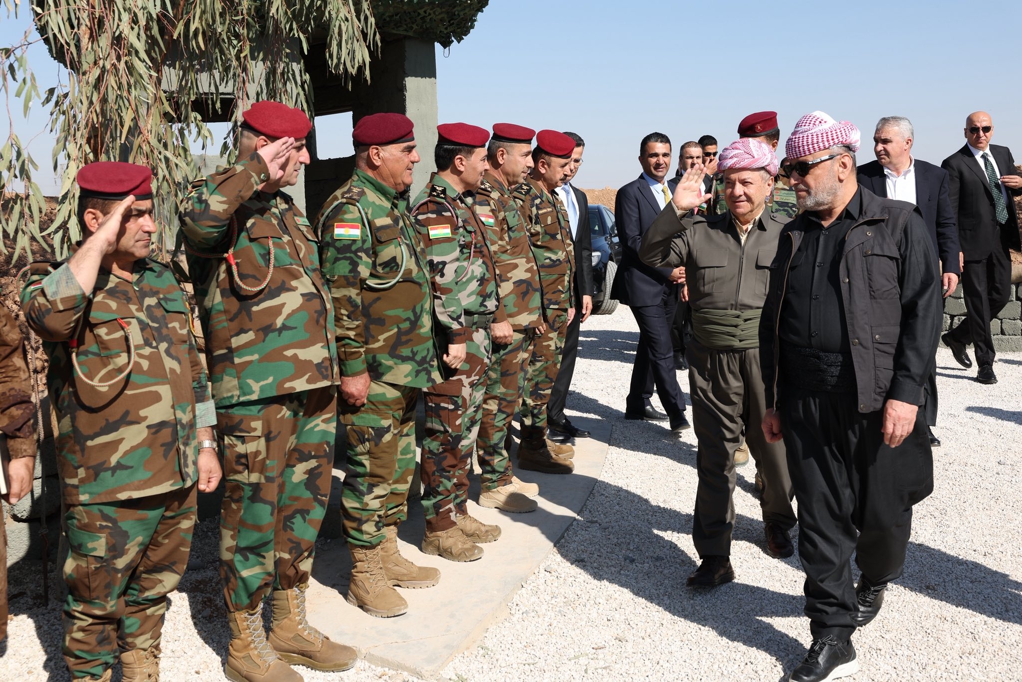 الرئيس بارزاني يتفقد مواقع قوات البيشمركة