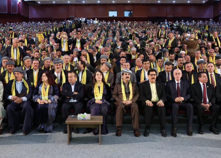 سەرۆك مەسعود بارزانی لەشاری زاخۆ، لەگەڵ چین و توێژ و كەسایەتییانی ئیدارەی سەربەخۆی زاخۆ كۆبووەوە.