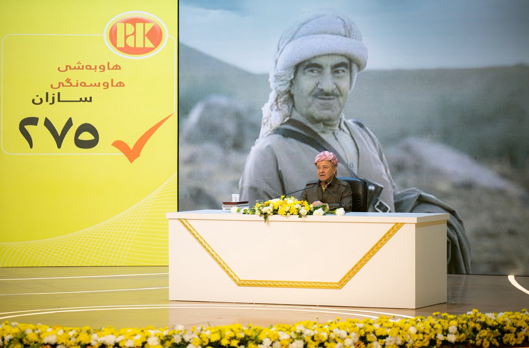 له شاری دهۆك، سه‌رۆك مه‌سعود بارزانی له‌گه‌ڵ پێشمه‌رگه‌كانی ده‌زگای ئه‌یلوول و گوڵان و زیندانیانی سیاسیی سنووری پارێزگای دهۆك كۆبووه‌وه‌.