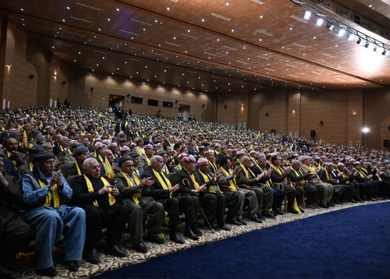 له شاری دهۆك، سه‌رۆك مه‌سعود بارزانی له‌گه‌ڵ پێشمه‌رگه‌كانی ده‌زگای ئه‌یلوول و گوڵان و زیندانیانی سیاسیی سنووری پارێزگای دهۆك كۆبووه‌وه‌.