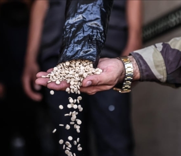 323 پاکەت حەشیش و 35 هەزار حەبی کاپتاگۆن لەناو گۆڕێکدا دۆزرایەوە