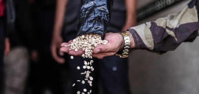 323 پاکەت حەشیش و 35 هەزار حەبی کاپتاگۆن لەناو گۆڕێکدا دۆزرایەوە