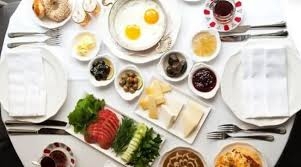 5 أطعمة يُنصح بعدم تناولها في الصباح