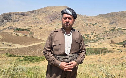 مامۆستا مەلا ئەیووب باڵەكی  پێشنوێژ و وتارخوێنی مزگەوتی مەلا تەلعەی مەنتك لە هەولێر:  بەهێزبوونی لیستی بارزانی لە بەغدا دەبێتە هۆی بەدەستهێنانی مافەكانمان لەوانەش چارەسەركردنی ماددەی 140 و مافە داراییەكانی هەرێم