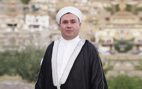 مامۆستا سەعد محەمەد ئەمین عومەر   پێشنوێژ و وتارخوێنی مزگەوتی عومەری كوڕی خەتتاب، لە شارۆچكەی شێخان:  دەنگ بە لیستی 275 دەدەین كە لیستی سەرۆك بارزانی و لیستی شەهیدان و پێشمەرگە و پێكەوەژیانە