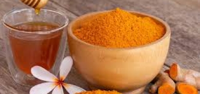 فوائد صحية لمزيج الكركم والعسل... وهل يساعد في إنقاص الوزن؟