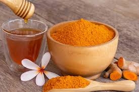 فوائد صحية لمزيج الكركم والعسل... وهل يساعد في إنقاص الوزن؟