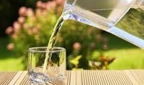 5 فوائد صحية لشرب الماء على معدة فارغة