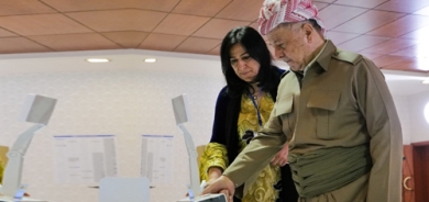 سەرۆک مەسعود بارزانی لە بنکەیەکی دەنگدان لە پیرمام، بەشداری پرۆسەی هەڵبژاردنی خولی شەشەمی ئەنجوومەنی نوێنەرانی عێراقی کرد و دەنگی خۆی دا.