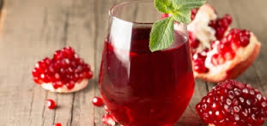 حبّات الرمّان أم عصيره… أيهما أفضل للقلب؟