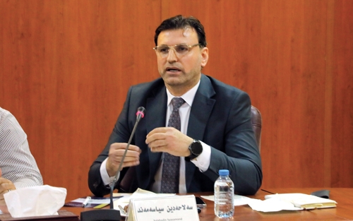 سەڵاحەدین سیامەند  سەرۆكی یەكێتی تۆپی پێی كوردستان:     هەتا ژێرخان و گوتاری وەرزشیی خۆمانمان نەبێت، ناتوانین وەرزش بكەینە ئامرازێك بۆ ناسنامەی نەتەوەییمان