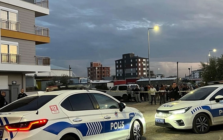 Polîsekî hevjîn û 2 zarokên xwe kuştin