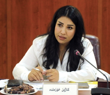 كاژین خۆزەندە  یاریزانی تۆپی دەستی هەڵبژاردەی عێراق:     لەسەر ئاستی هەرێمی كوردستان و عێراق لە دانانی ئەندامانی یەكیتییە وەرزشییەكان دەستتێوەردانی حزبی دەكرێت