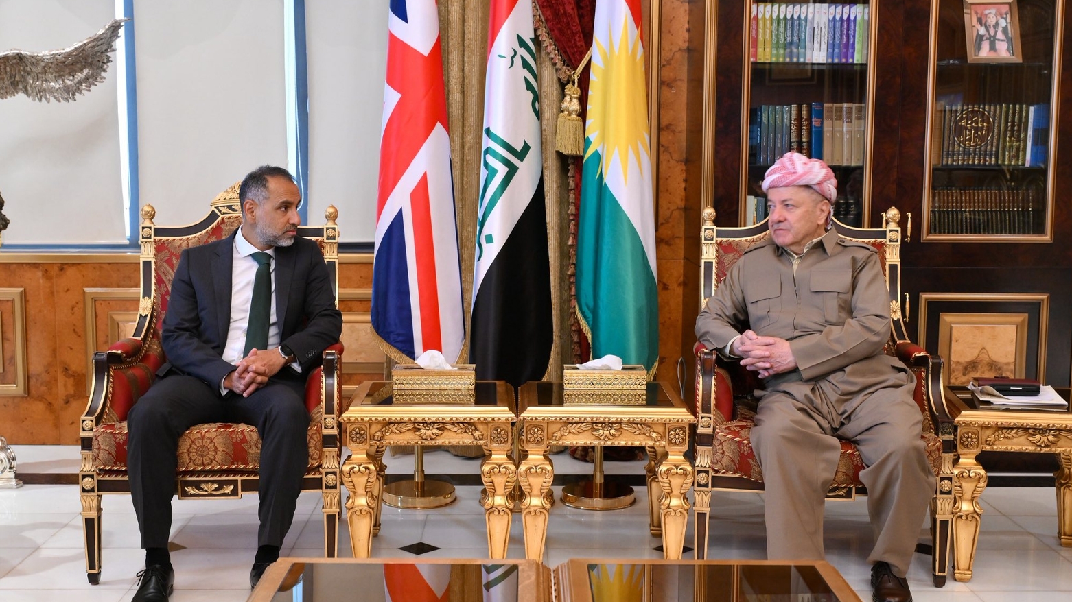 ســـەرۆك مەسعود بارزانی لە پیرمام پێشوازی لە عرفان سدیق باڵیۆزی بەریتانیا لە عێراق كرد.