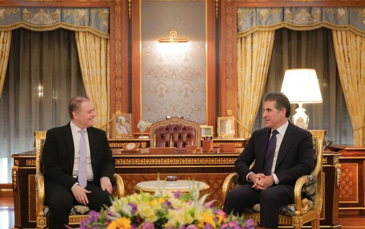 نيجيرفان بارزاني يهنئ القنصل الهنغاري الجديد بمناسبة تسلمه مهامه