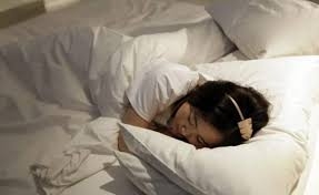 الوقت الذي تستغرقه لتنام قد يكشف مشكلات صحية خفية