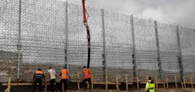 إسرائيل تضغط على لبنان بـ«الجدار»