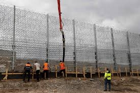 إسرائيل تضغط على لبنان بـ«الجدار»