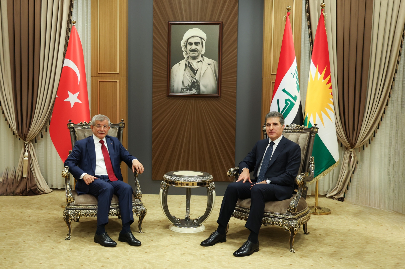 ســــەرۆکی هەرێمی کوردستان نێچیرڤان بارزانی پێشوازیی له‌ به‌ڕێز ئه‌حمه‌د داوودئۆغڵو کرد