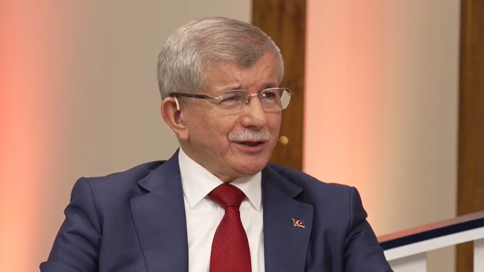 Ahmet Davutoglu: Tirkiye dixwaze pêwendiyên xwe yên bi Herêma Kurdistanê re xurt bike