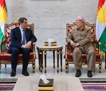 ســـەرۆک مەسعود بارزانی پێشوازی لە مەزڵوم عەبدی، فەرماندەی هێزەکانی سوریای دیموکرات کرد .