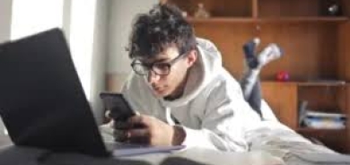 المراهقون يفضلون التحدث إلى روبوتات الدردشة على البشر