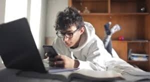 المراهقون يفضلون التحدث إلى روبوتات الدردشة على البشر