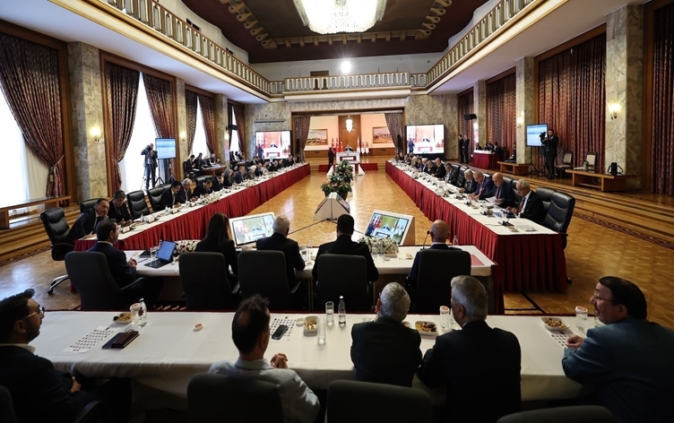 Komîsyon biryarê dide: Îstiqamet Îmrali ye?