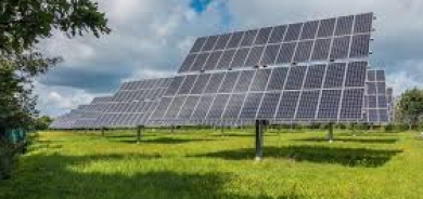 طرق علمية لإطالة عُمر الألواح الشمسية وتقليل نفاياتها