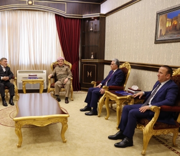 لە پیرمام سەرۆك مەسعود بارزانی پێشوازی لە بەڕێز عزەت شابەندەر کەسایەتیی سیاسیی عێراقی کرد.