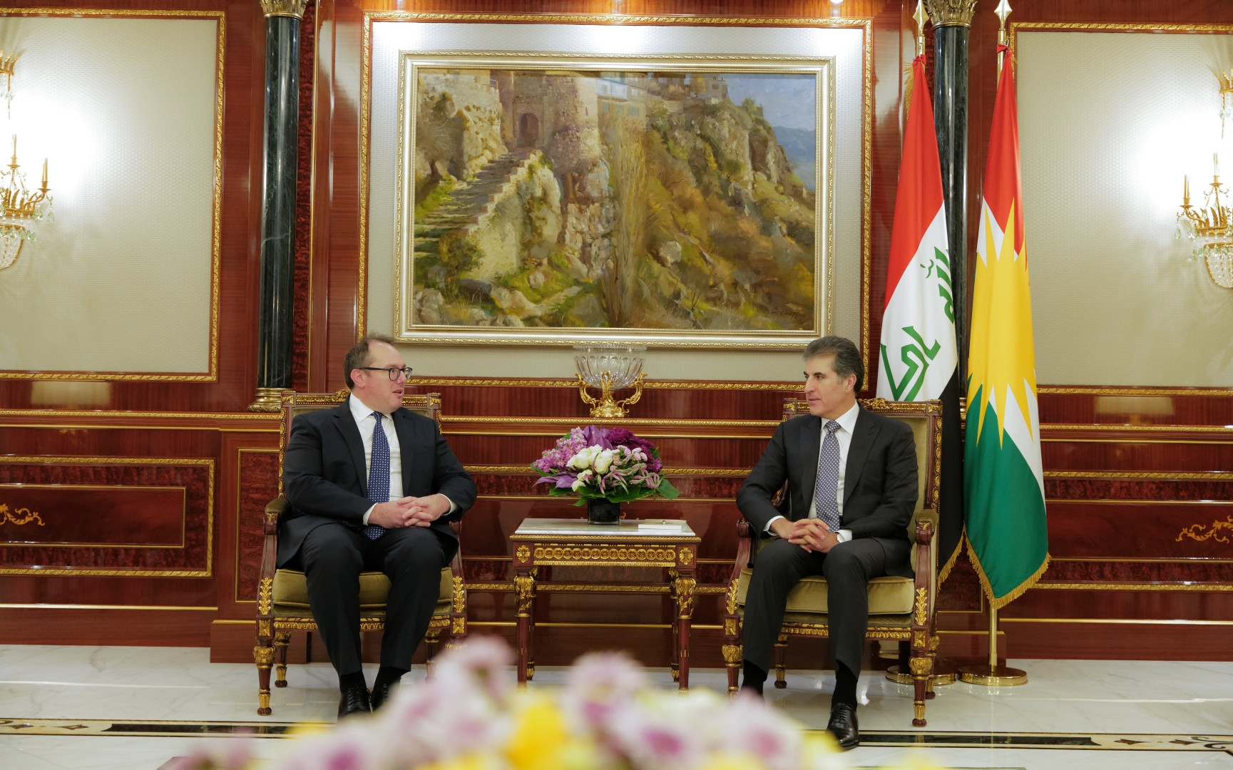 نێچيرڤان بارزانى، سه‌رۆكى هه‌رێمى كوردستان، پێشوازیی له‌ به‌ڕێز جۆشوا هاریس، هەڵسووڕێنەری باڵیۆزخانەی ئەمەریكا لە عێراق و شاندێكى ياوه‌رى كرد.