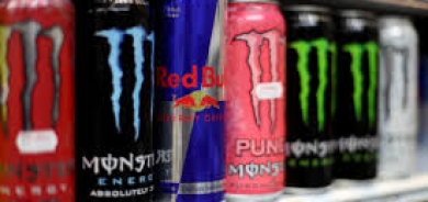 لماذا قد تُشعرك مشروبات الطاقة بالتعب؟