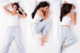 ماذا تكشف وضعية نومك عن صحتك النفسية؟