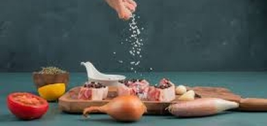 5 طرق فعالة لتقليل استخدام الملح في الطعام