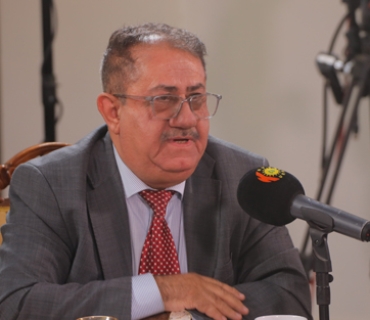 پ.د.هیمداد حوسێن  مامۆستای زانكۆ و سەرۆكی یەكێتیی نووسەرانی كوردستان:  حزبەكان بە تەزكیە كەسانێك لە بەشە زانستییەكانی زانكۆكان فەرز دەكەن كە ئەو توانایەیان نییە شایستەی ئەو پۆستە بن و بەسەركەوتوویی بەڕێوەی بەرن