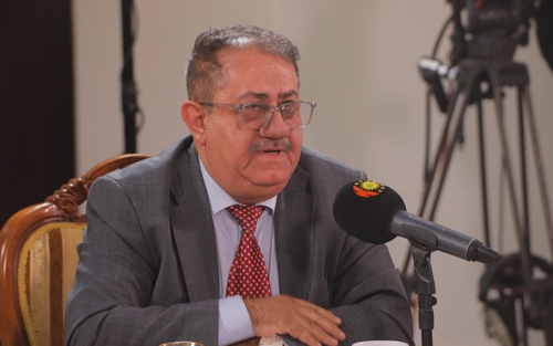 پ.د.هیمداد حوسێن  مامۆستای زانكۆ و سەرۆكی یەكێتیی نووسەرانی كوردستان:  حزبەكان بە تەزكیە كەسانێك لە بەشە زانستییەكانی زانكۆكان فەرز دەكەن كە ئەو توانایەیان نییە شایستەی ئەو پۆستە بن و بەسەركەوتوویی بەڕێوەی بەرن