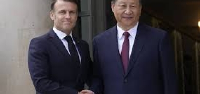 ماكرون يزور الصين بينما توازن أوروبا بين المنافسة والاعتماد على بكين