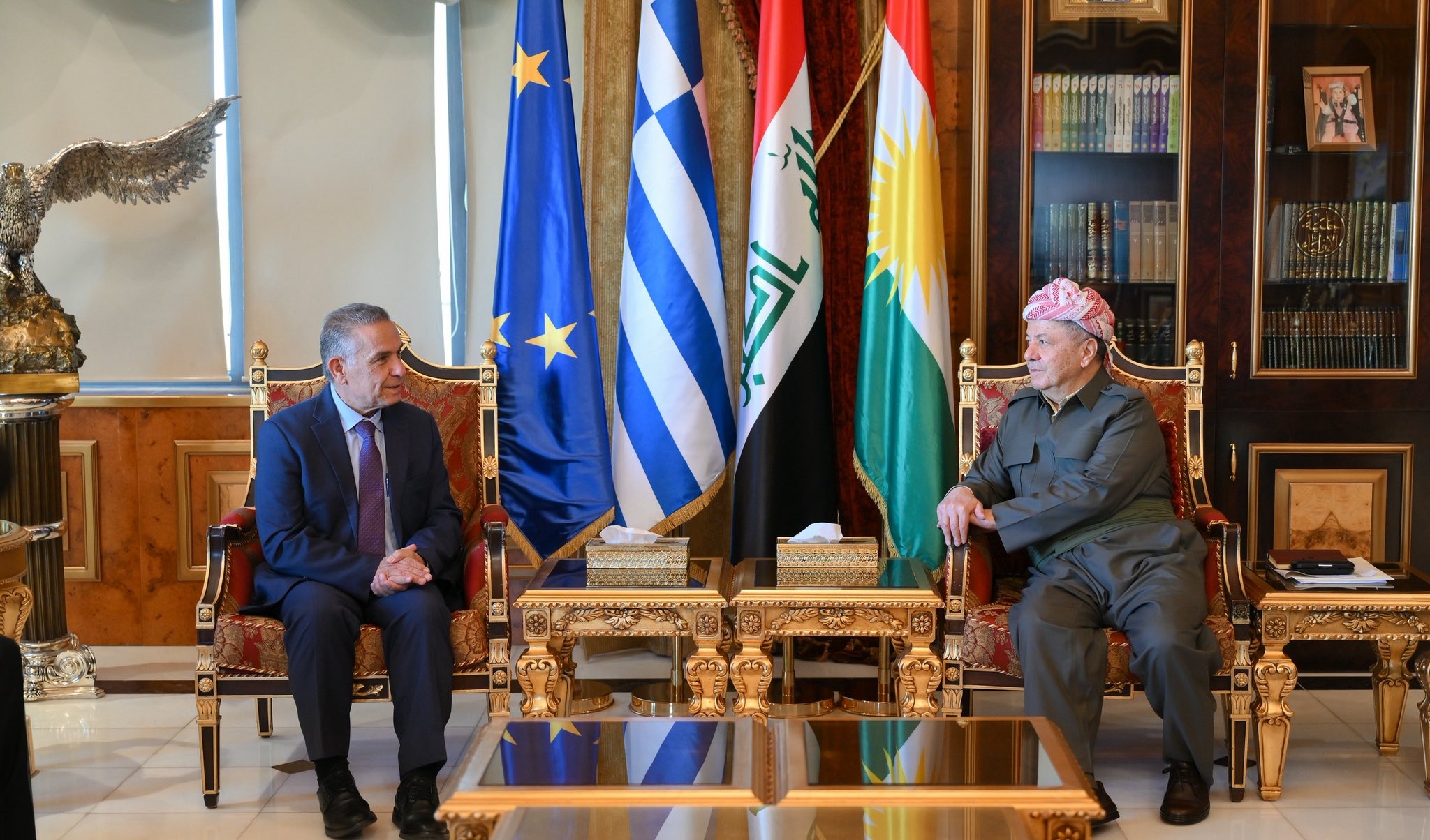 لە پیرمام سەرۆک مەسعود بارزانی پێشوازی لە بەڕێز جۆرجیۆس ئەلەمانۆس باڵیۆزی یۆنان لە عێراق کرد.