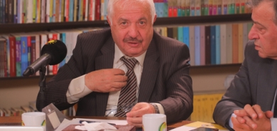 د.عیسمەت محەمەد خالید  وەزیری پێشووی پەروەردە و دامەزرێنەری زانكۆی دهۆك:  دەبێت وەزارەتەكانی پەروەردە و خوێندنی باڵا لە دەستتێوەردانی حزبی دوور بخرێنەوە و بدرێنە دەست كەسانی تەكنۆكراتی خاوەن دیدگا و پسپۆڕ