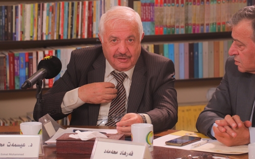 د.عیسمەت محەمەد خالید  وەزیری پێشووی پەروەردە و دامەزرێنەری زانكۆی دهۆك:  دەبێت وەزارەتەكانی پەروەردە و خوێندنی باڵا لە دەستتێوەردانی حزبی دوور بخرێنەوە و بدرێنە دەست كەسانی تەكنۆكراتی خاوەن دیدگا و پسپۆڕ