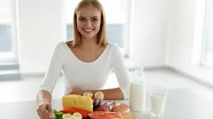 أنت ما تأكله… كيف تحسن مزاجك من خلال الطعام؟