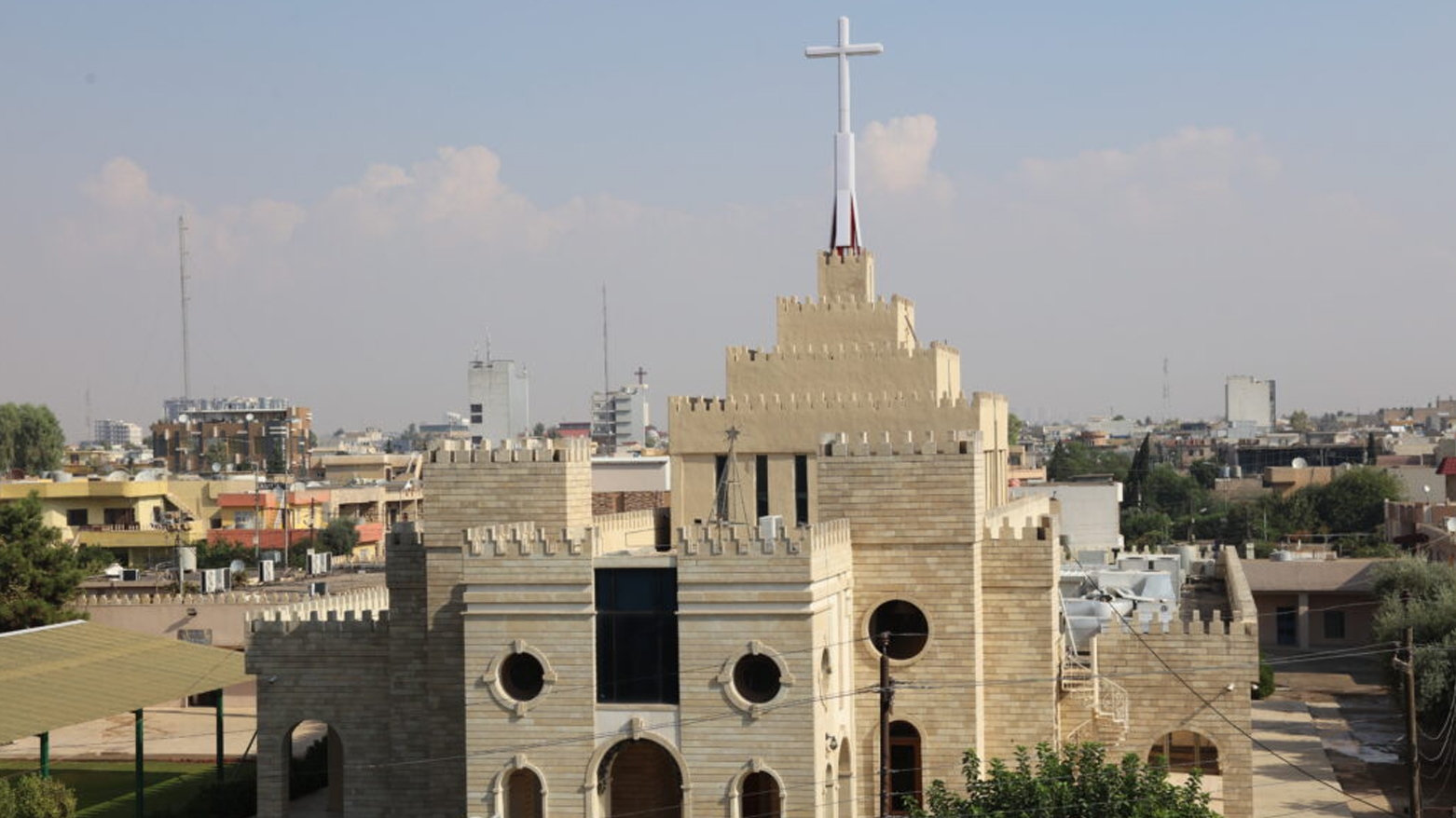 إيبارشية أربيل الكلدانية تدين الاعتداء على مقابر المسيحيين في كويه وتشكر مسرور بارزاني على سرعة الاستجابة