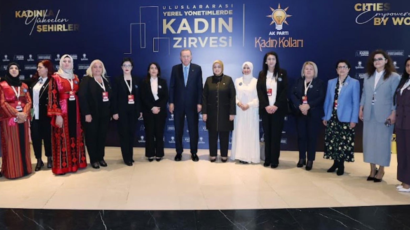 وفدٌ رفيع المستوى من نساء حكومة كوردستان يشارك في قمةٍ دولية بـ تركيا